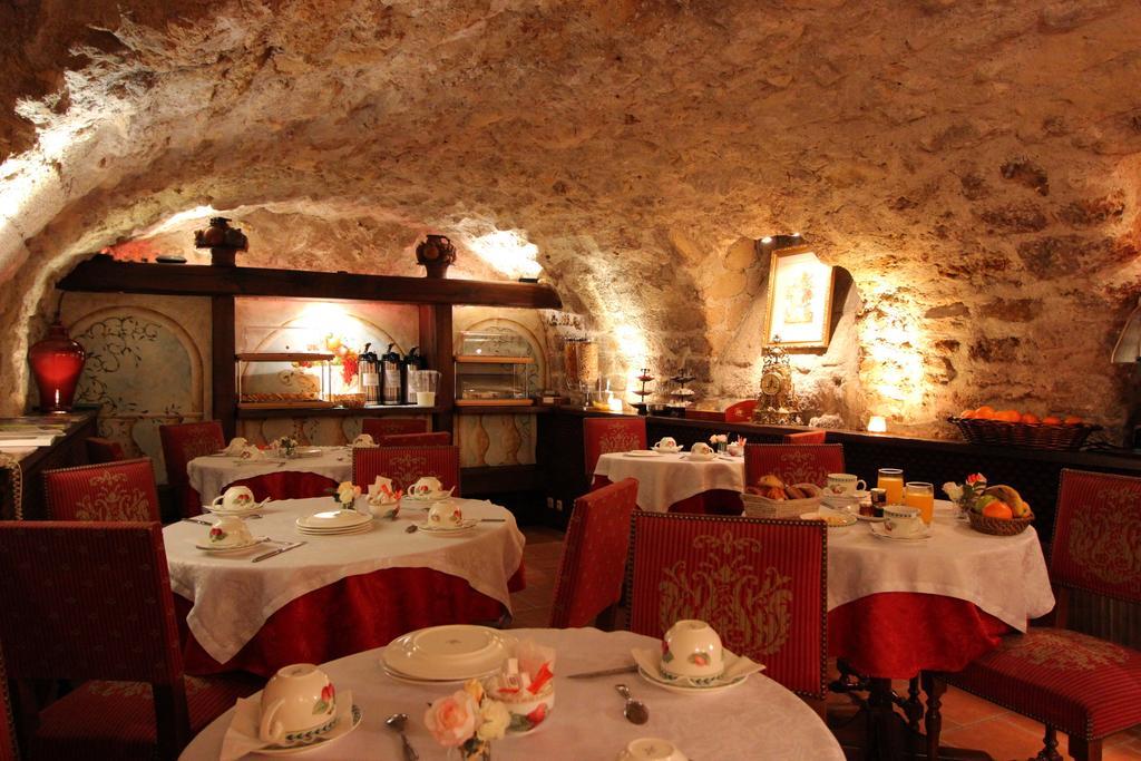 Hotel De La Bretonnerie Parijs